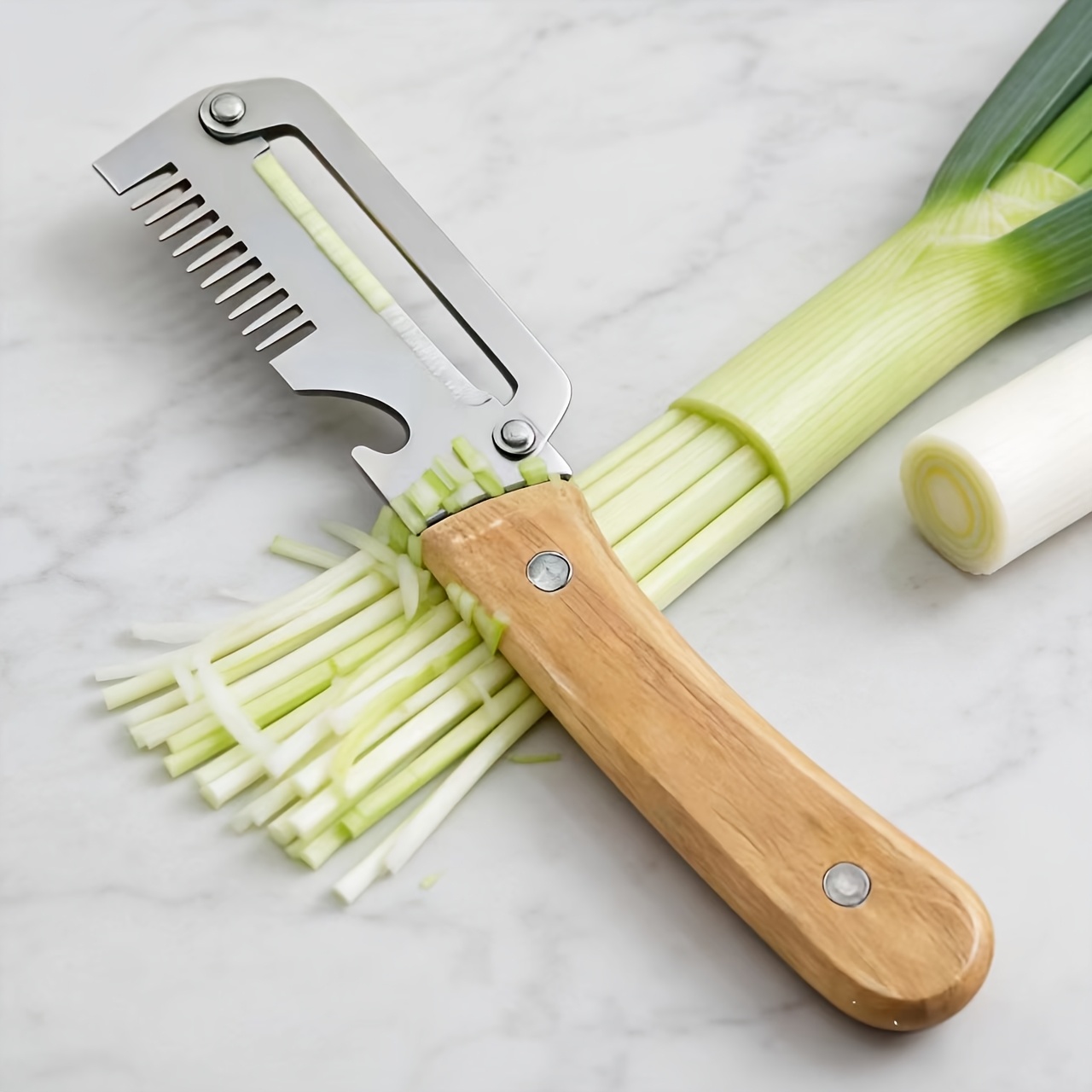 Kitchen Gadgets Green - ชุด 2 ชิ้น: ที่ปอกหัวหอมอเนกประสงค์ 3-in-1, ที่ปอกเปลือก,