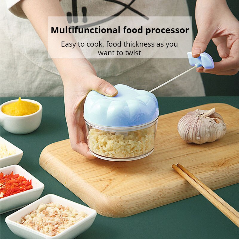 Kitchen Gadgets For Cooking - เครื่องบดกระเทียมแบบมือหมุน สีฟ้า/ชมพู 1 ชิ้น สำหรับใช้ในครัวเรือน บดกระเทียมสับละเอียด